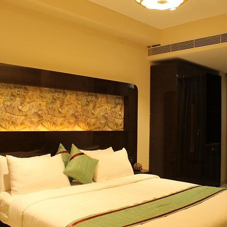 Zip By Spree Hotels Surat Exterior photo