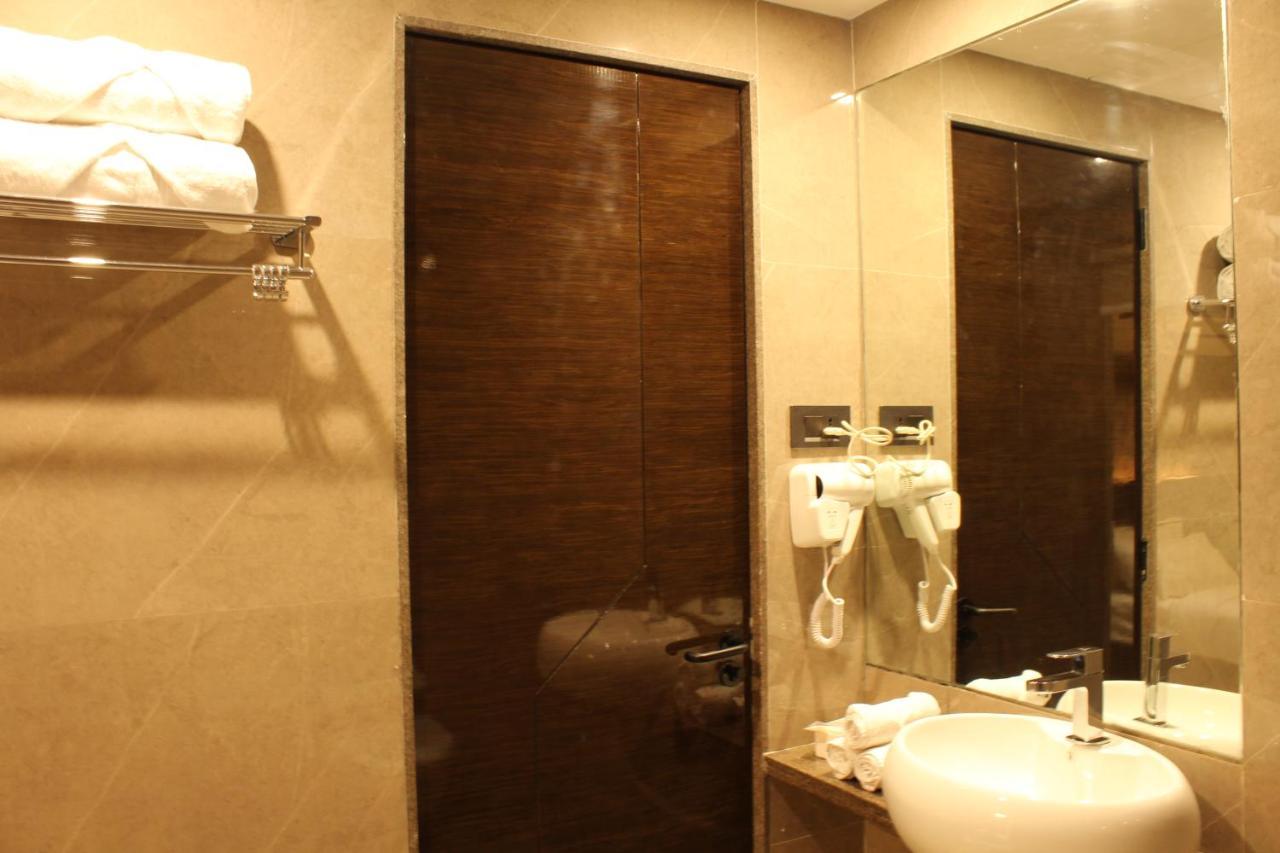 Zip By Spree Hotels Surat Exterior photo