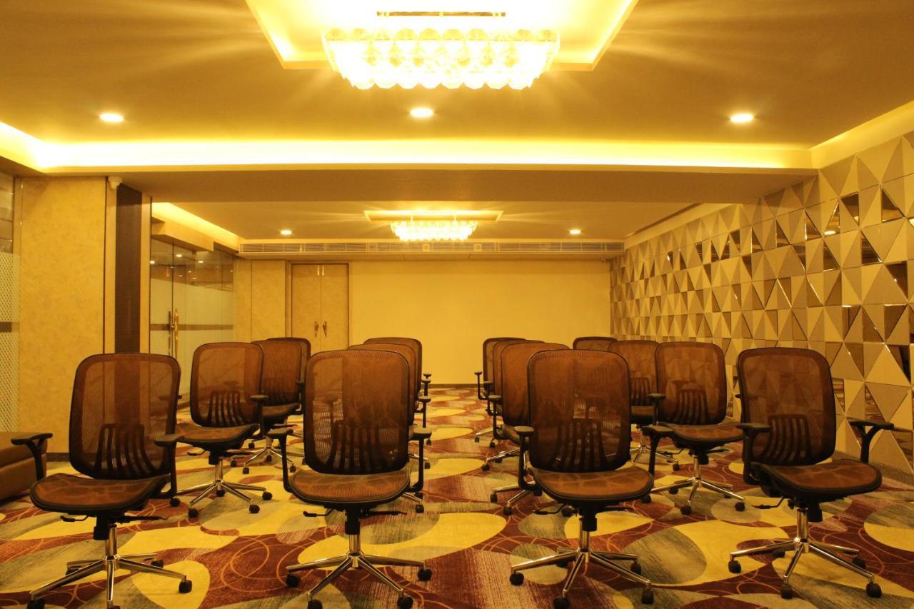 Zip By Spree Hotels Surat Exterior photo
