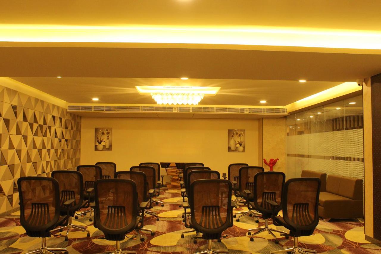 Zip By Spree Hotels Surat Exterior photo