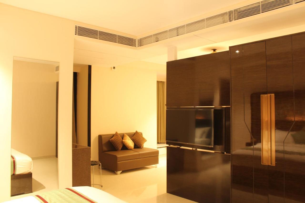 Zip By Spree Hotels Surat Exterior photo