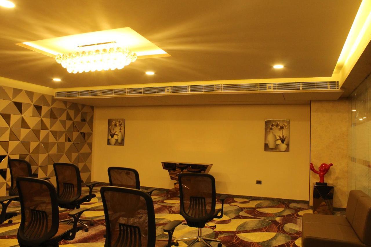 Zip By Spree Hotels Surat Exterior photo