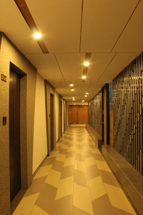 Zip By Spree Hotels Surat Exterior photo