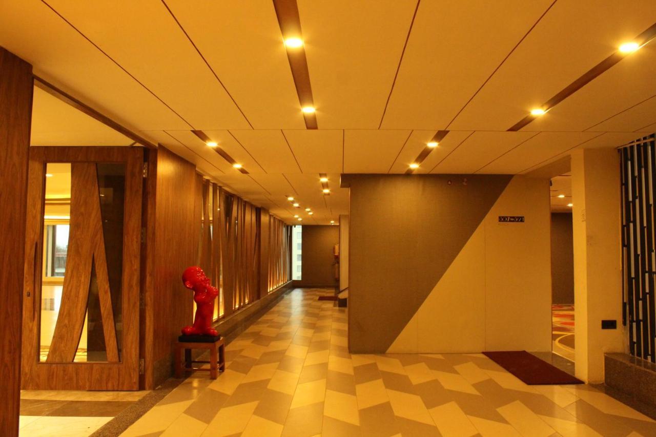 Zip By Spree Hotels Surat Exterior photo