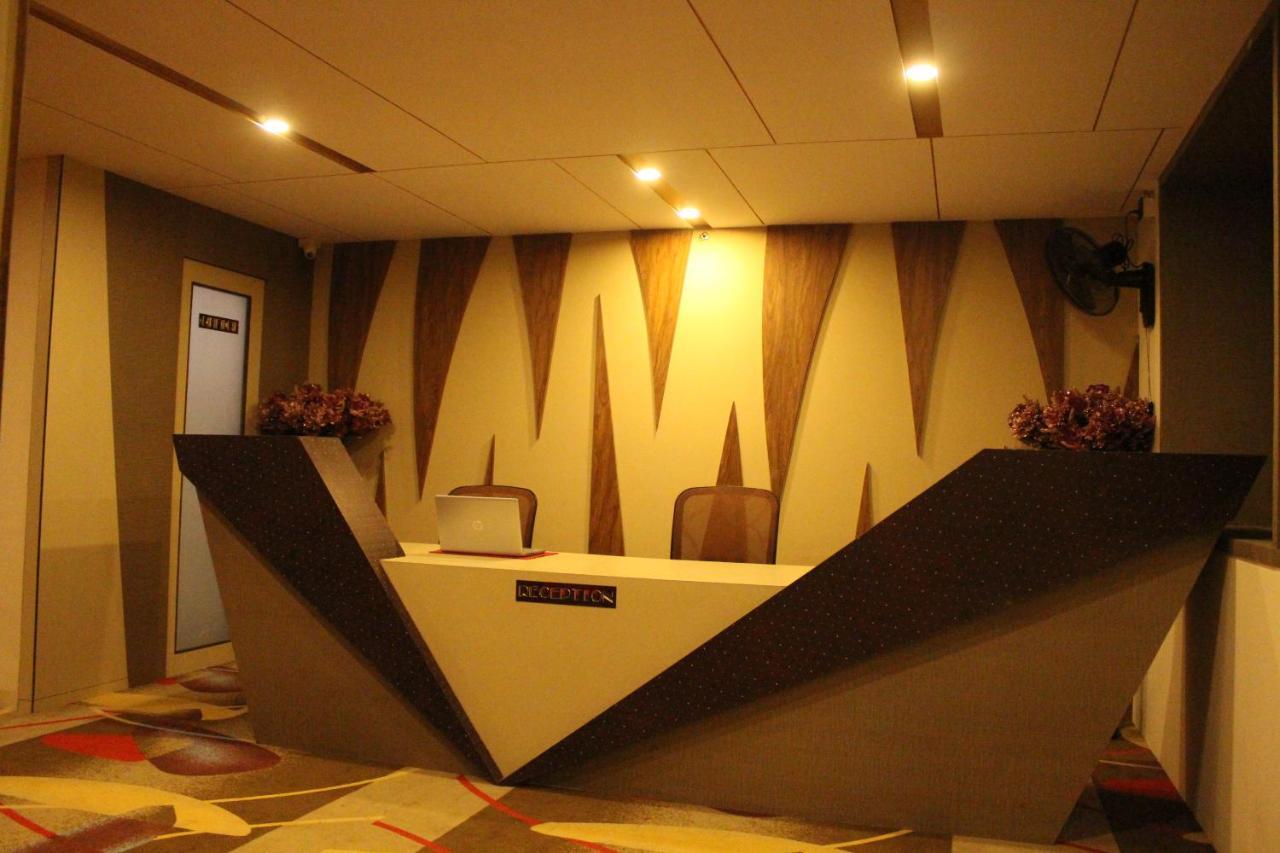 Zip By Spree Hotels Surat Exterior photo