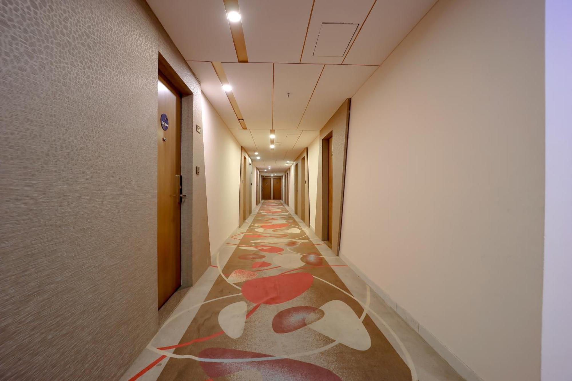 Zip By Spree Hotels Surat Exterior photo