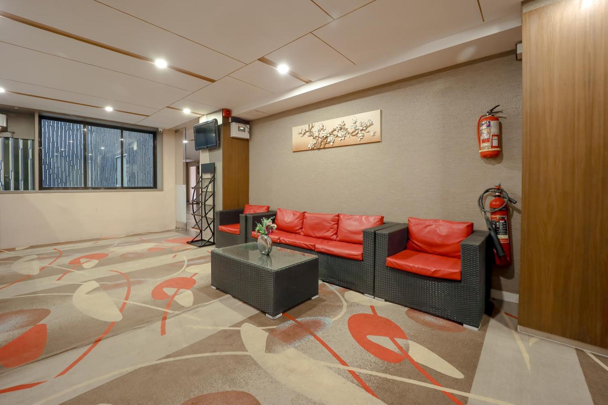 Zip By Spree Hotels Surat Exterior photo