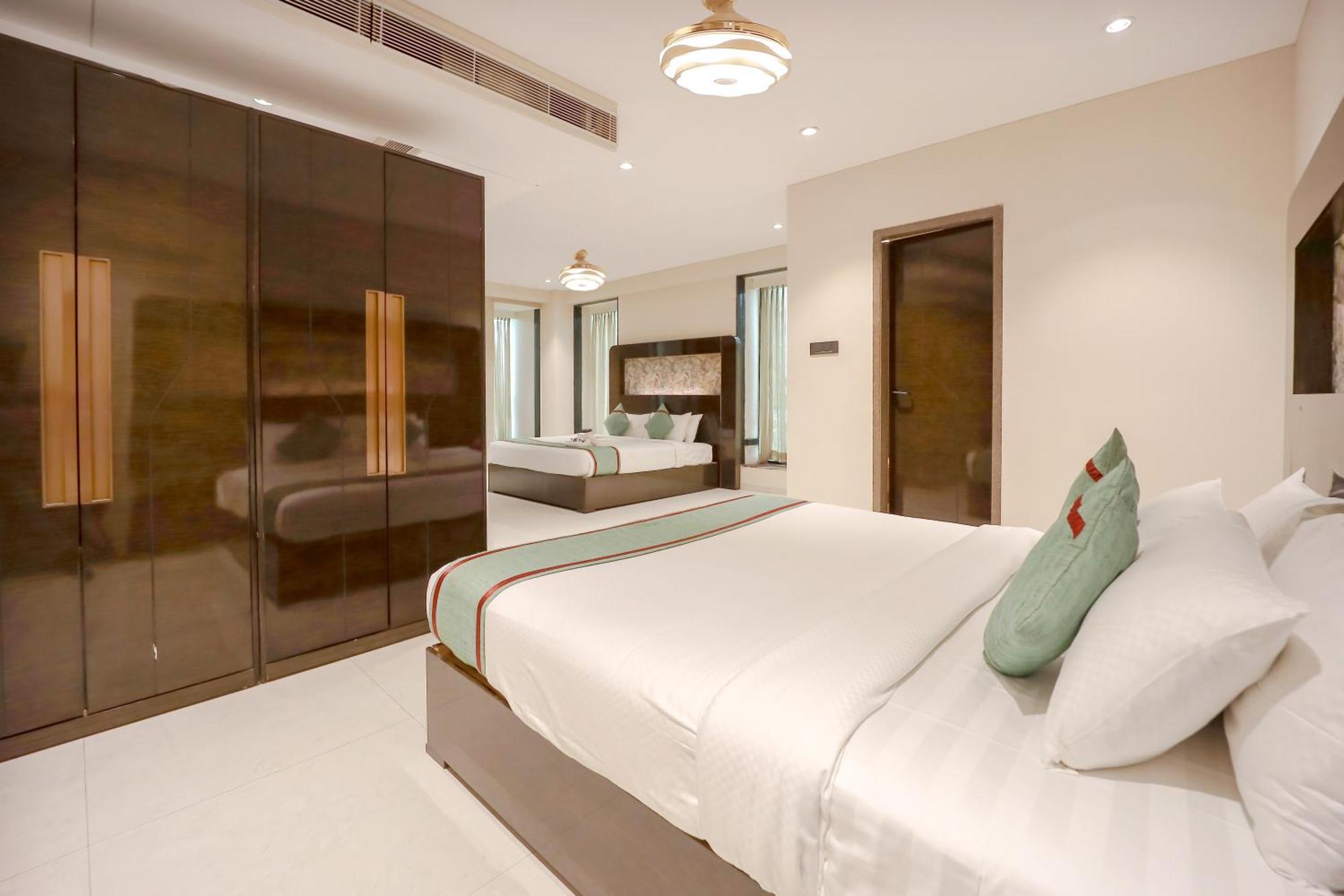 Zip By Spree Hotels Surat Exterior photo