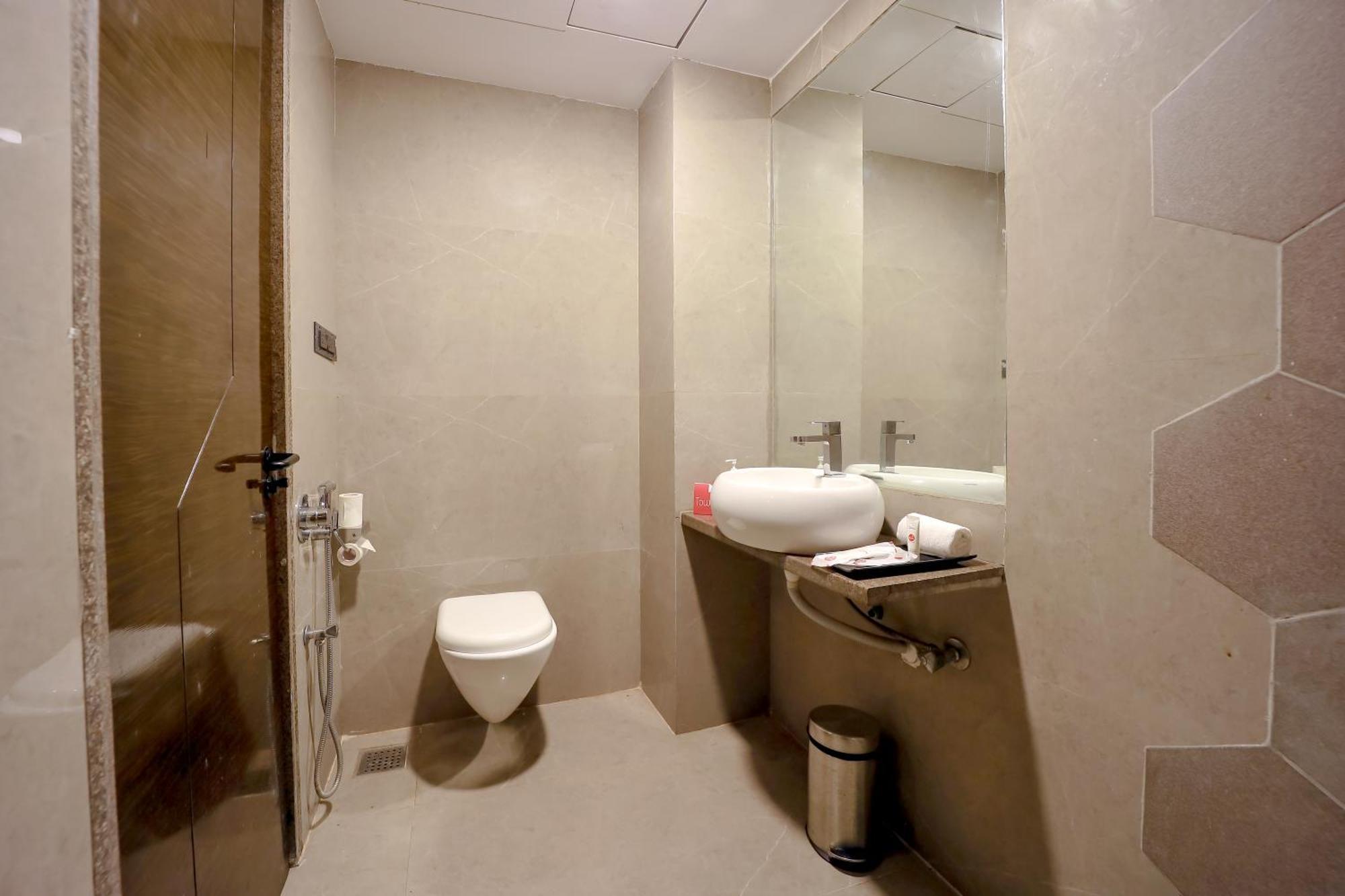 Zip By Spree Hotels Surat Exterior photo