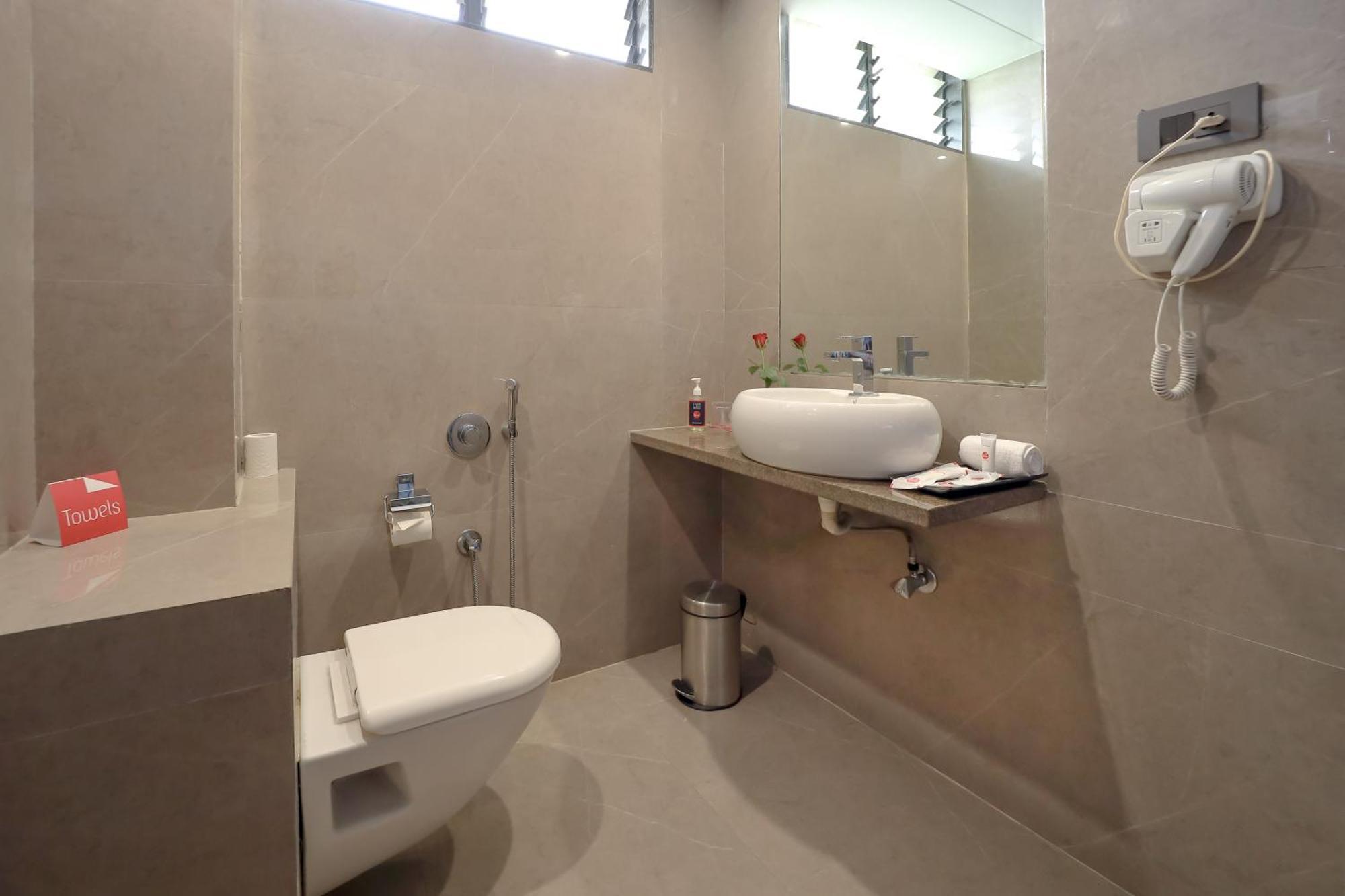 Zip By Spree Hotels Surat Exterior photo