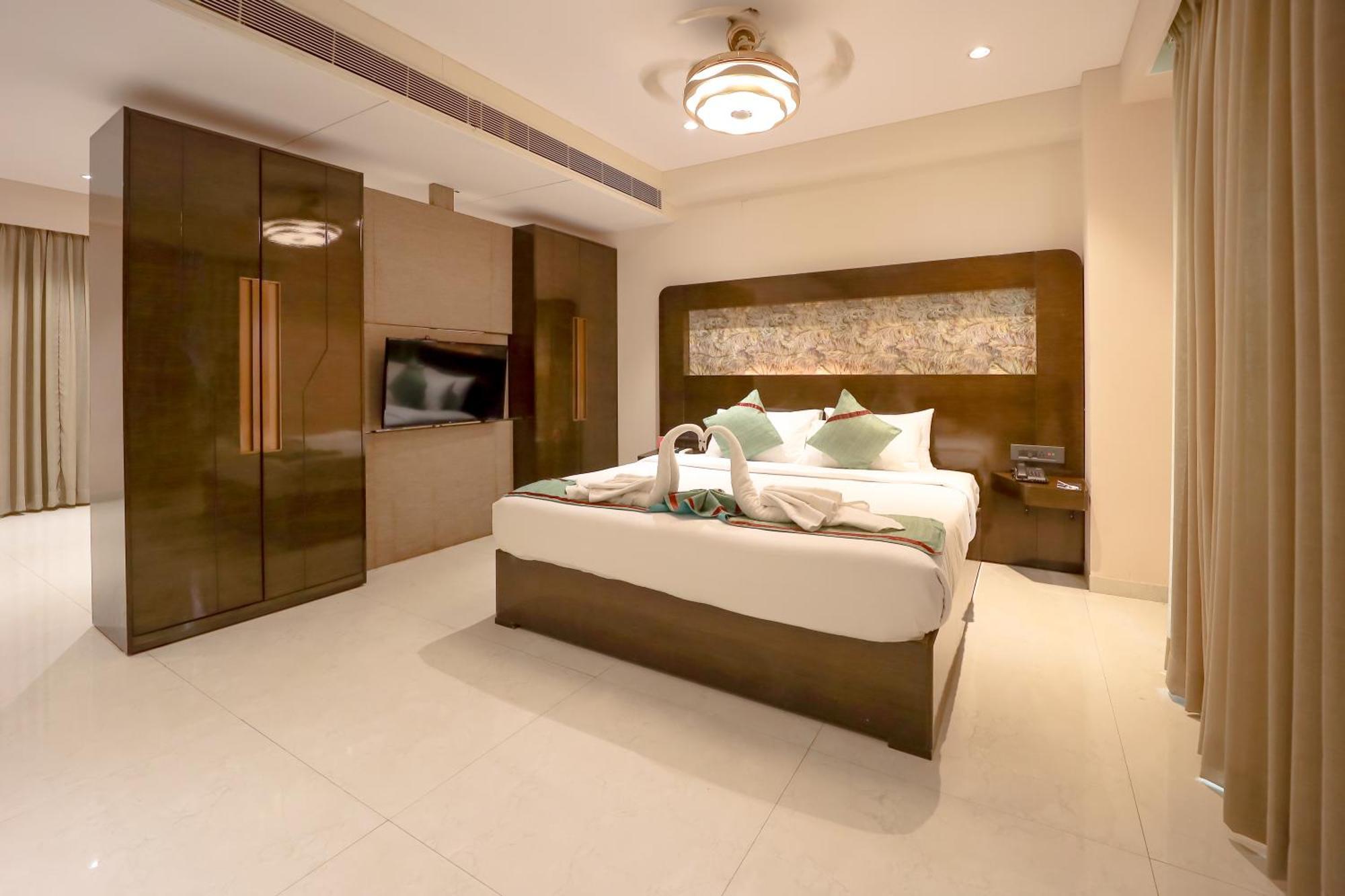 Zip By Spree Hotels Surat Exterior photo