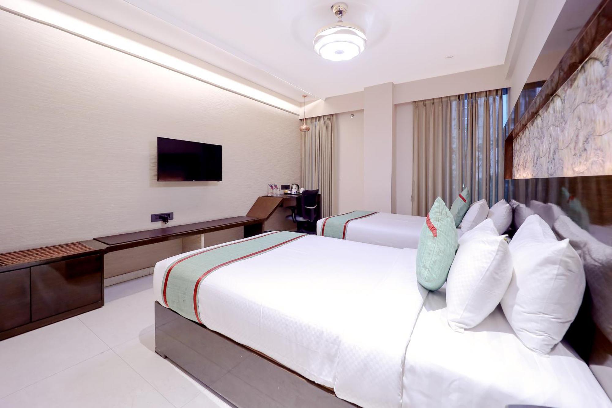 Zip By Spree Hotels Surat Exterior photo