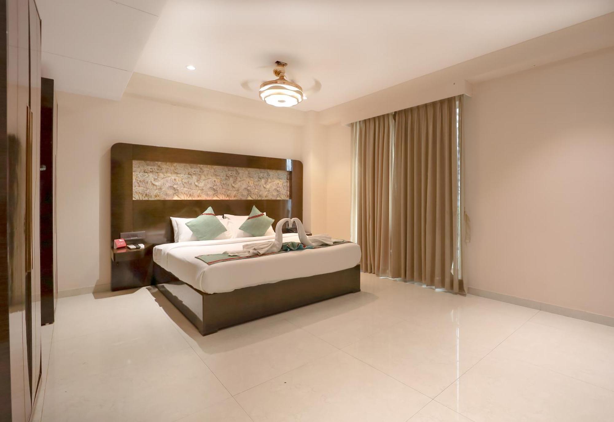 Zip By Spree Hotels Surat Exterior photo