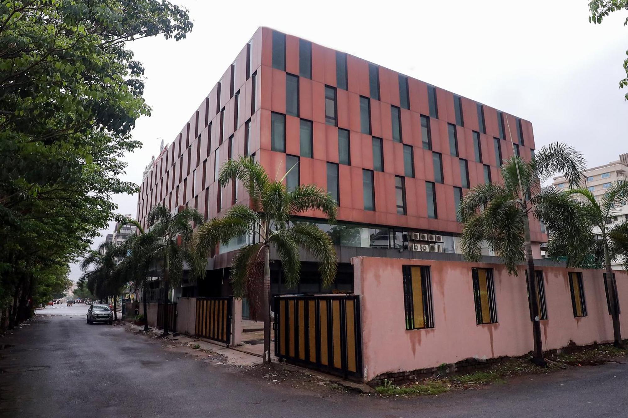 Zip By Spree Hotels Surat Exterior photo